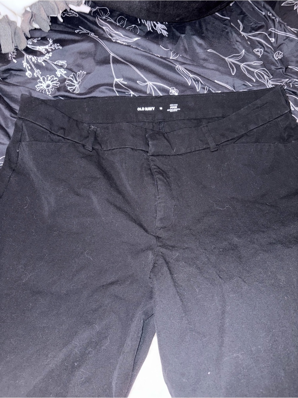 NWOT Old Navy Women’s Black Pixie Pants